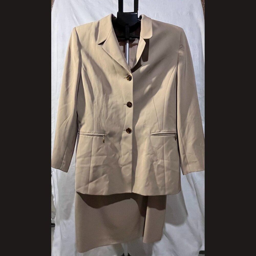 Le Suit beige blazer and skirt set size 16 women's